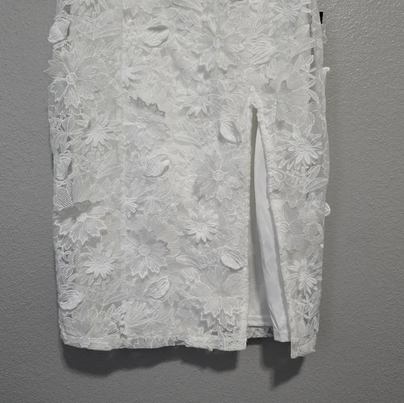 🎀$20 SALE🎀NWT Lulu's Elevated Sensation White 3D Floral Embroidered Midi Dress - Picture 4 of 8